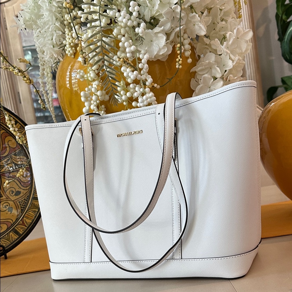 Michael Kors Elegant Large White Tote